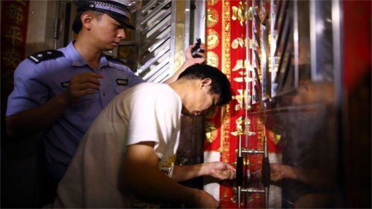 山东请开锁师傅开了锁后，师傅为什么一般都不进门，就算主人请也不进去？